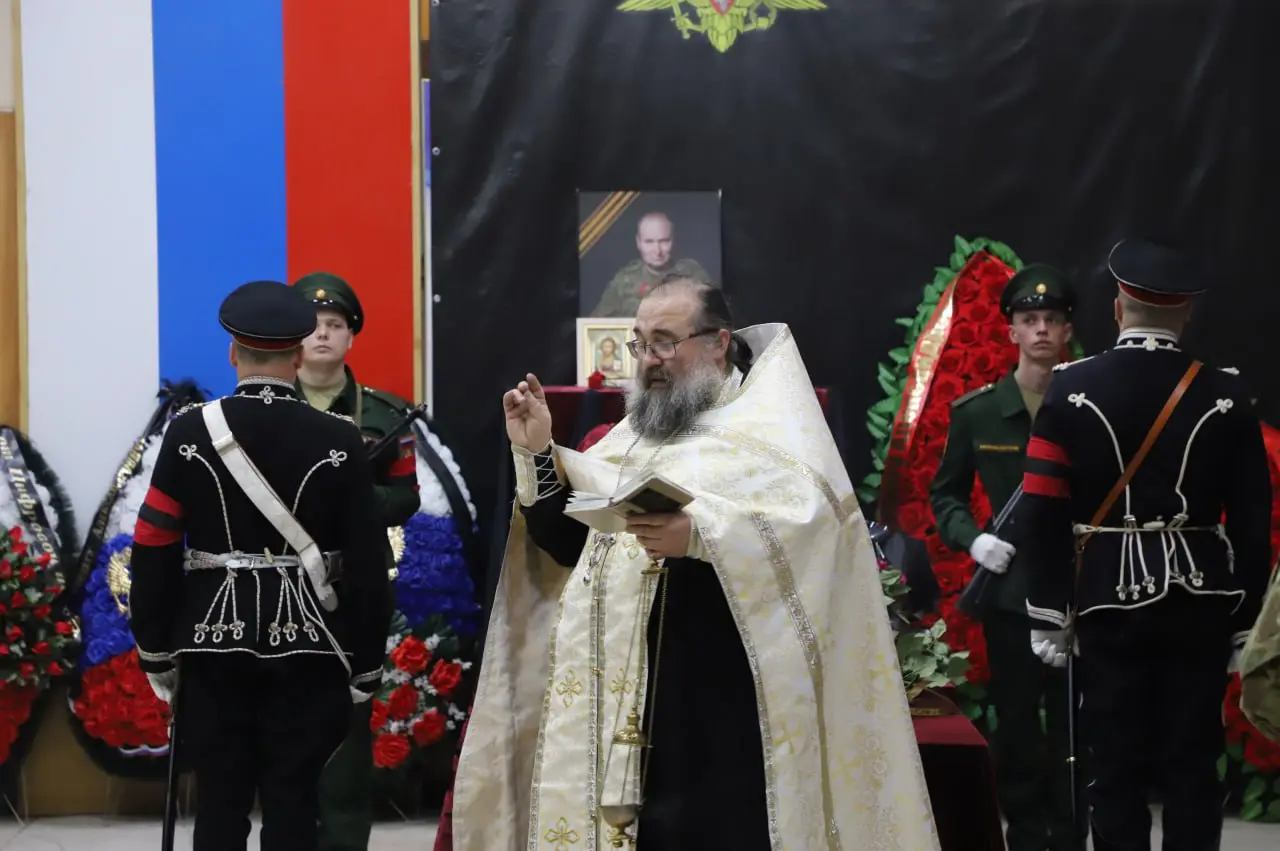 Церемония прощания с самарским военным корреспондентом Олегом Ракшиным состоялась 14 января в Доме офицеров