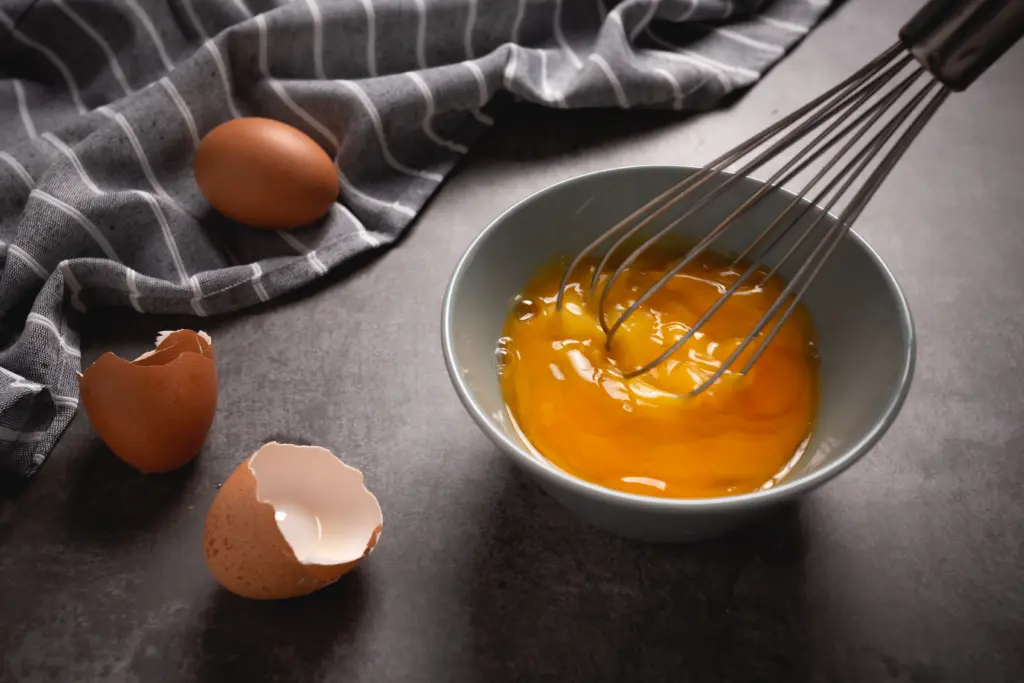 «Всмятку» или «в смятку» — как правильно написать?