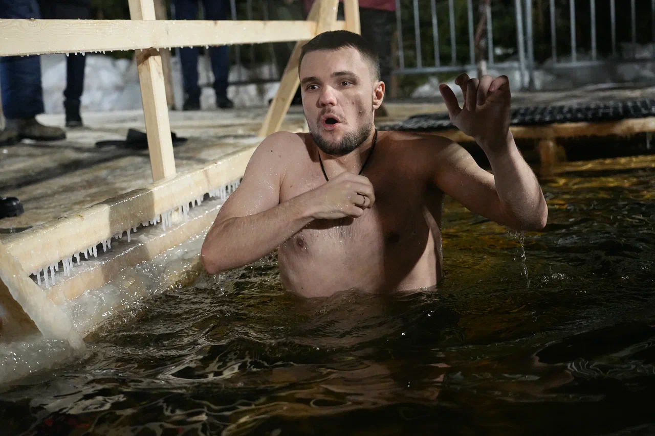 Фоторепортаж: жители Самары отпраздновали Крещение в купели на Полевом спуске