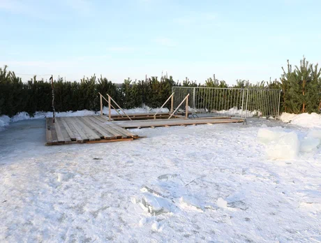 Фото: какой вид имеет купель для крещения на Полевом спуске 14 января