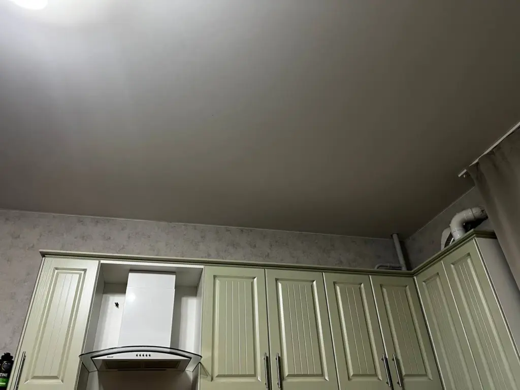 Натяжные потолки остались в прошлом: показываю 4 современных замены для модного ремонта