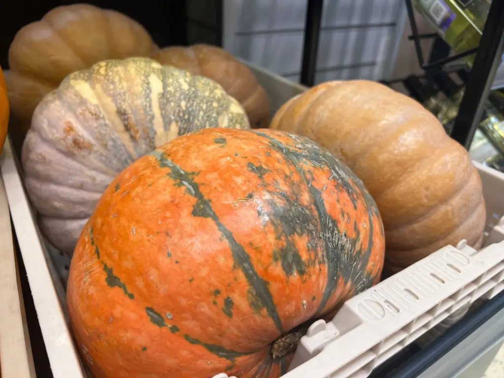 Среди ранних тыкв сею только 1 сорт: аромат фруктовый, вкус сладкий, растет быстрее других