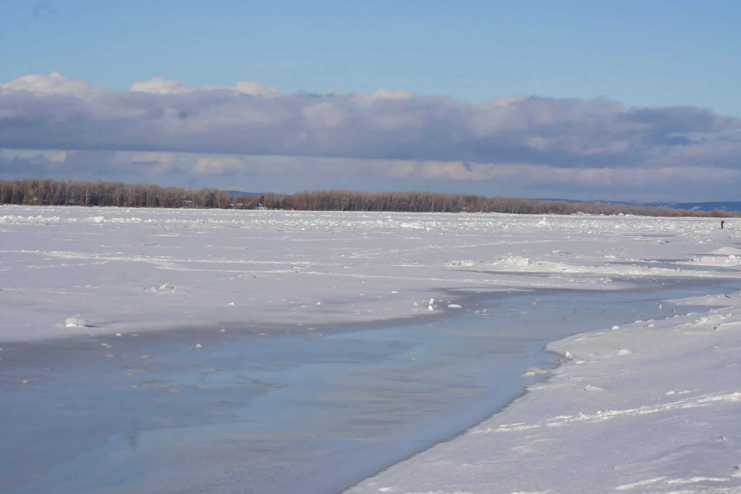 Мэр Самары призвал горожан отказаться от прогулок и рыбалки на льду Мэр Самары призвал горожан отказаться от прогулок и рыбалки на льду