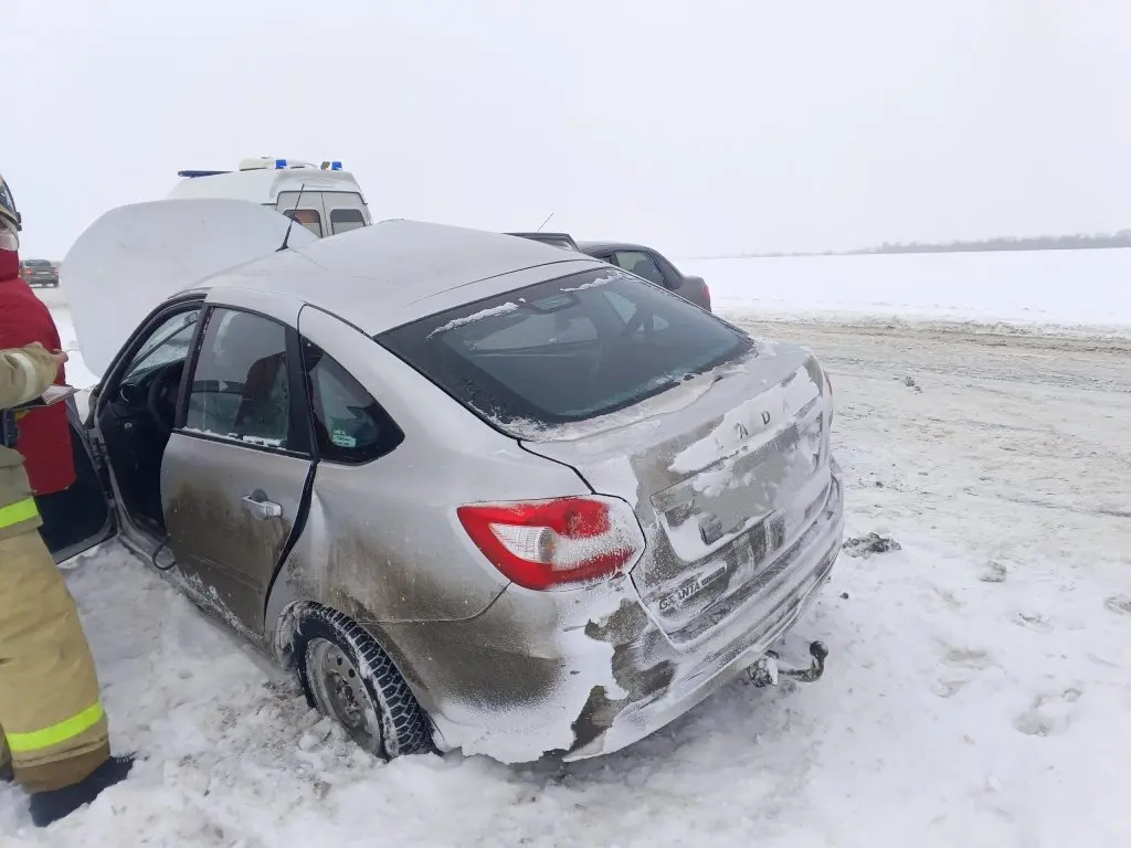 В результате аварии с участием автомобилей в Самарской области пострадали два человека