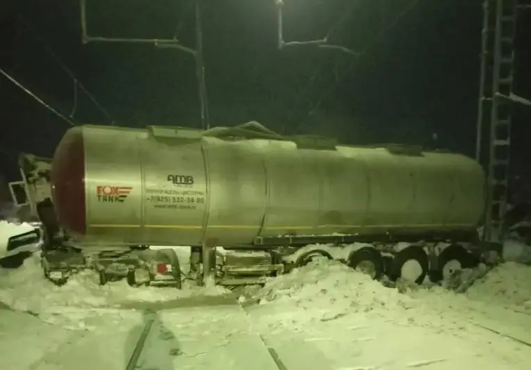 Появились снимки аварии, из-за которой задержался поезд, следовавший из Самарской области в Москву