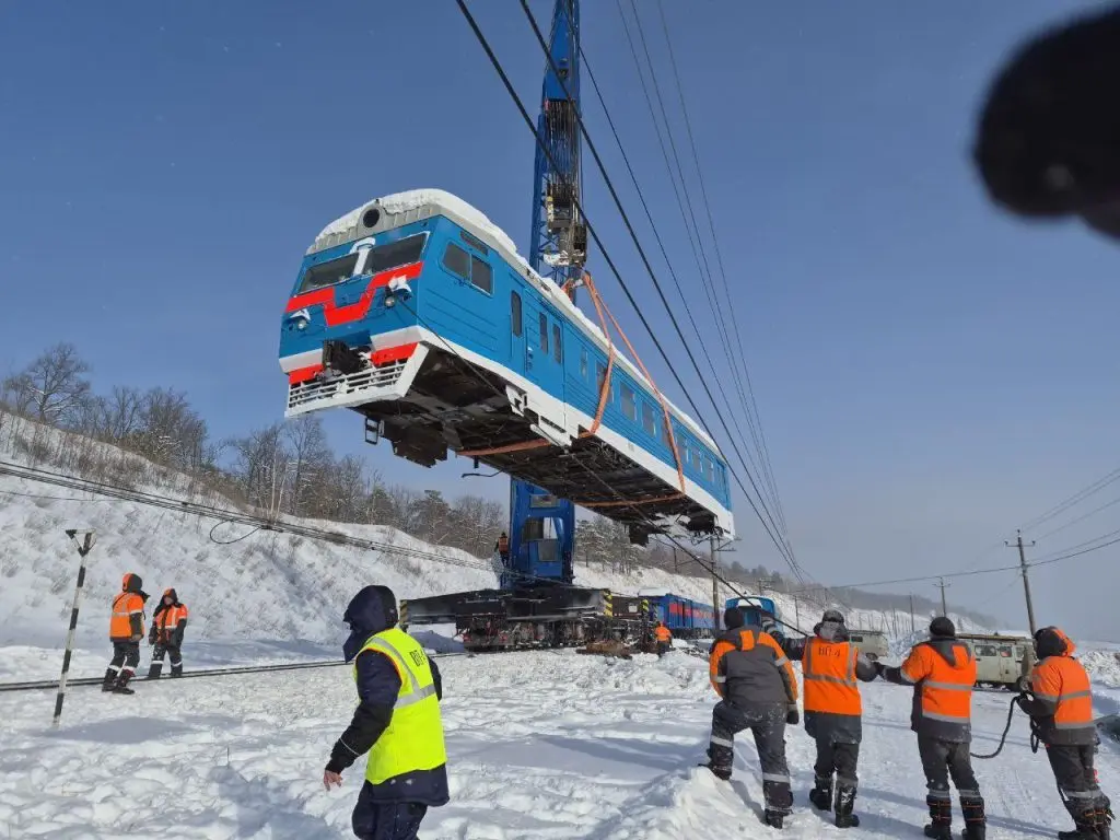 Видео: вагон поезда поднялся в воздух в Самарской области