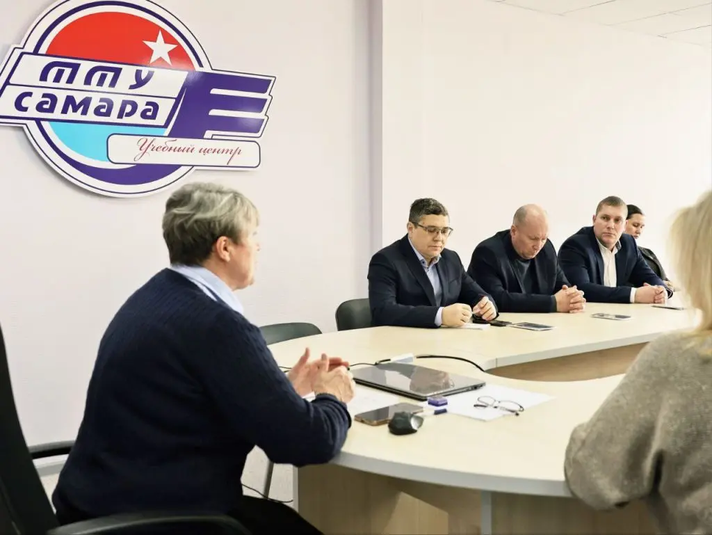 Глава Самары провел встречу с участниками региональной программы «Школа героев»