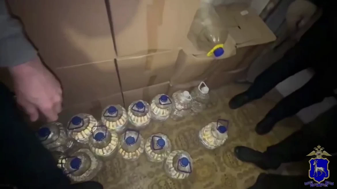 Подпольный цех по производству алкоголя накрыли полицейские в Самаре Подпольный цех по производству алкоголя накрыли полицейские в Самаре