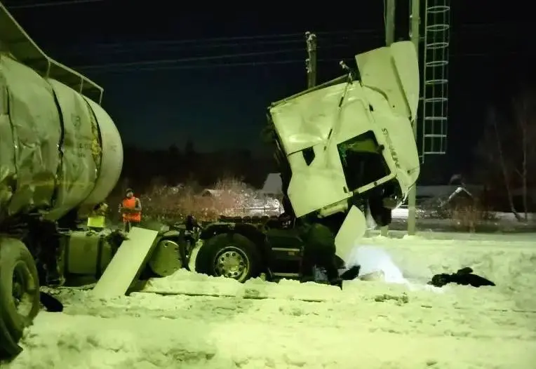 Появились снимки аварии, из-за которой задержался поезд, следовавший из Самарской области в Москву