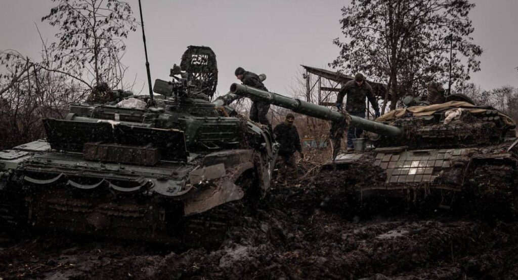 Военкоры показали кадры уничтожения танков и БТР ВСУ в Курахове