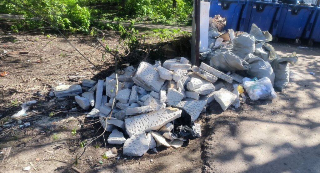 В Самаре убрали скопившийся мусор на Ставропольской